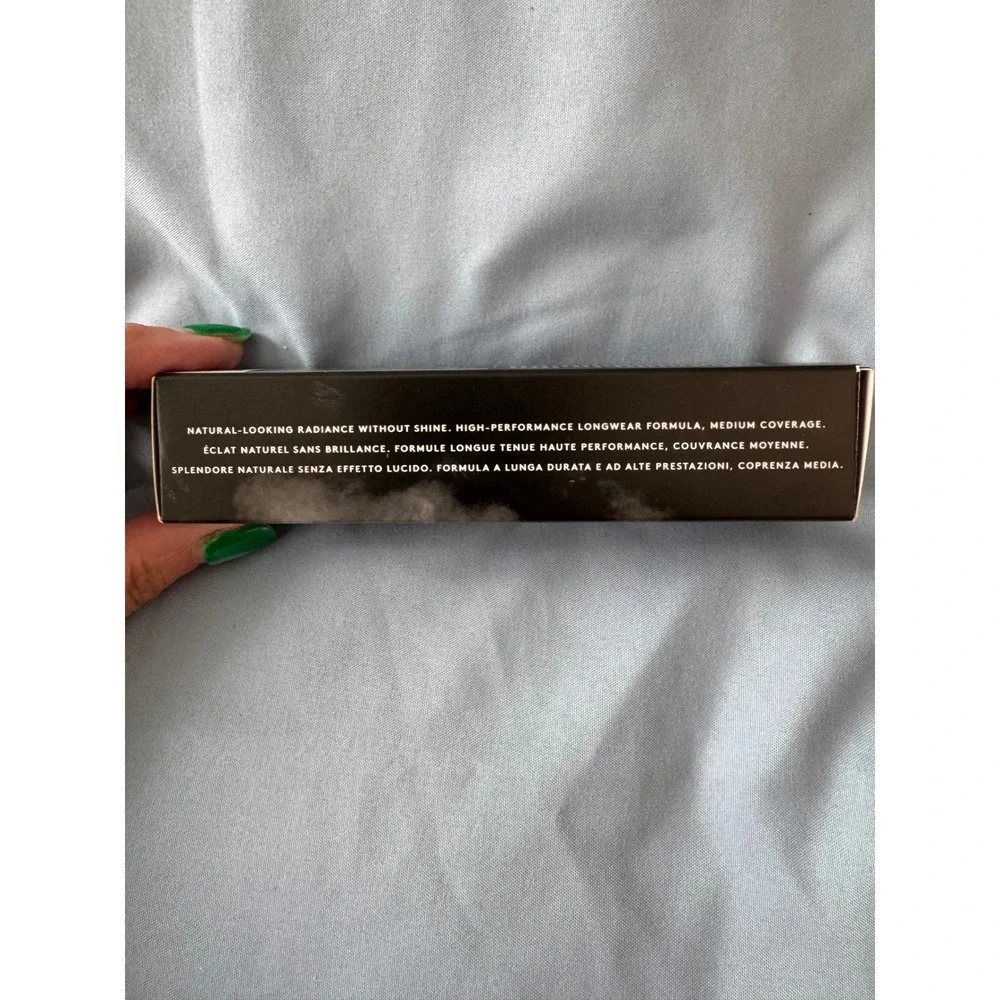 Fenty Beauty Soft'Lit Naturally Luminous Longwear Foundation Shade 240 1.08oz‎